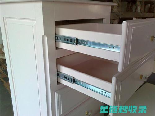办公桌抽屉防脱轨妙招，提升工作效率的小确幸 (办公桌的抽屉)